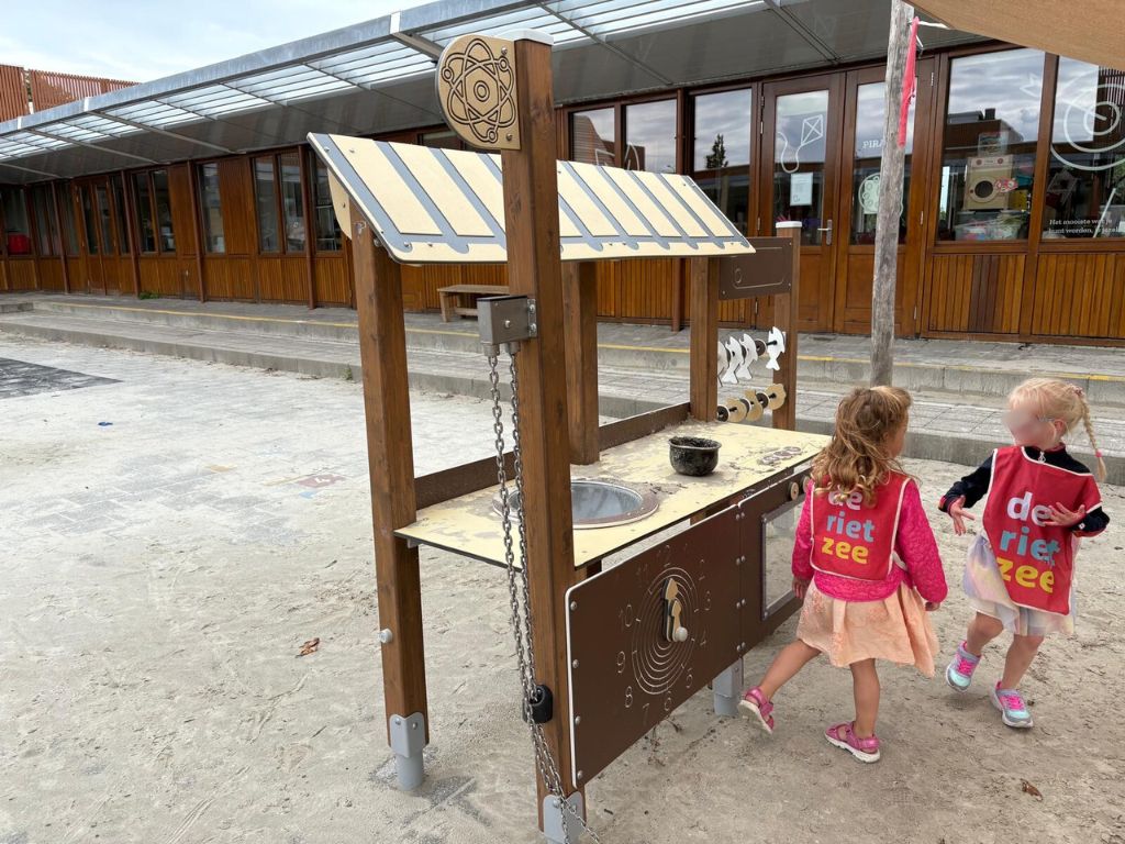 Buitenkeuken met zandtakel (2)