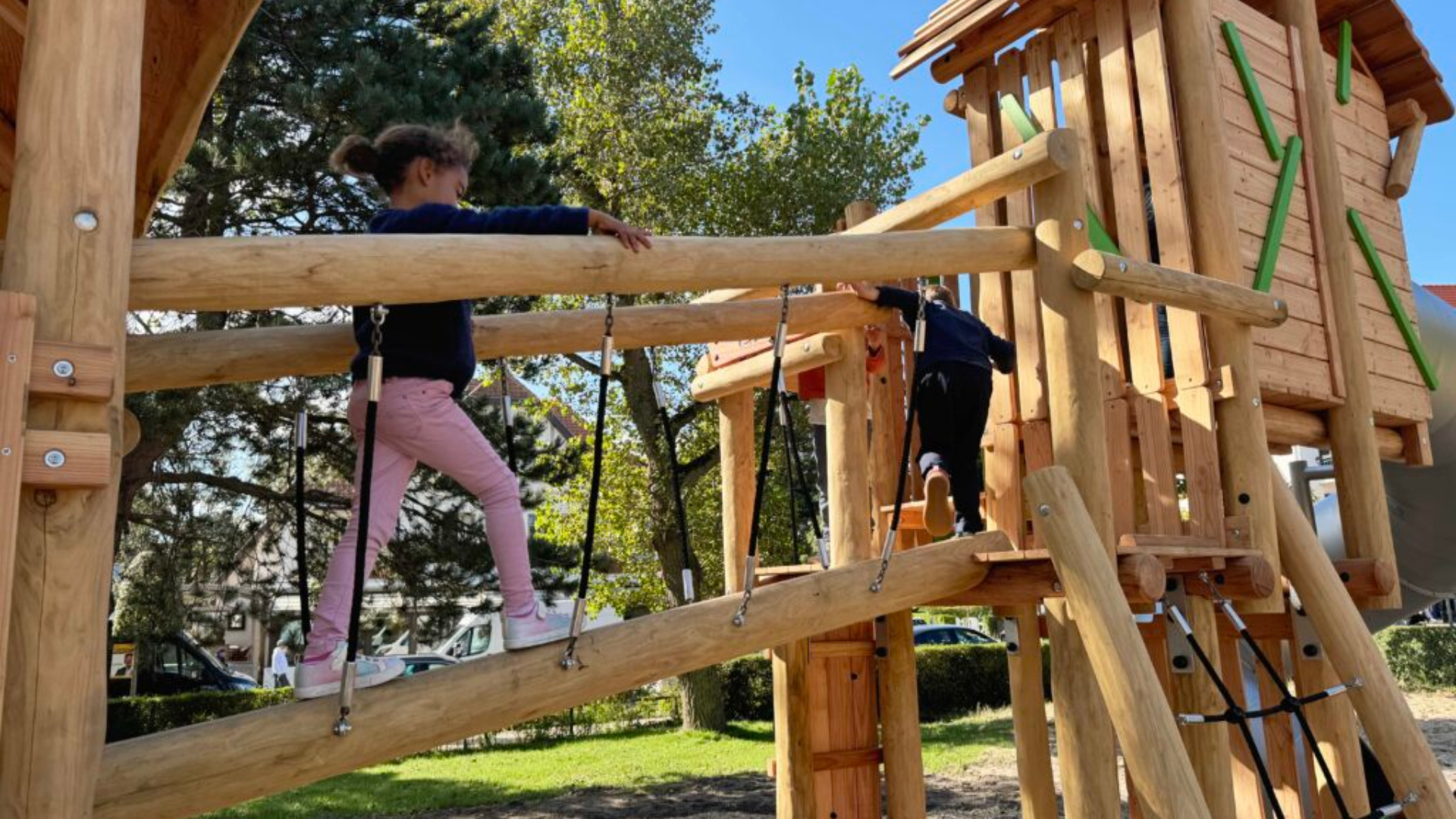 Robinia Mix-Ridderburcht balans met hoge glijbaan Robinia Mix-Ridderburcht balans met hoge glijbaan