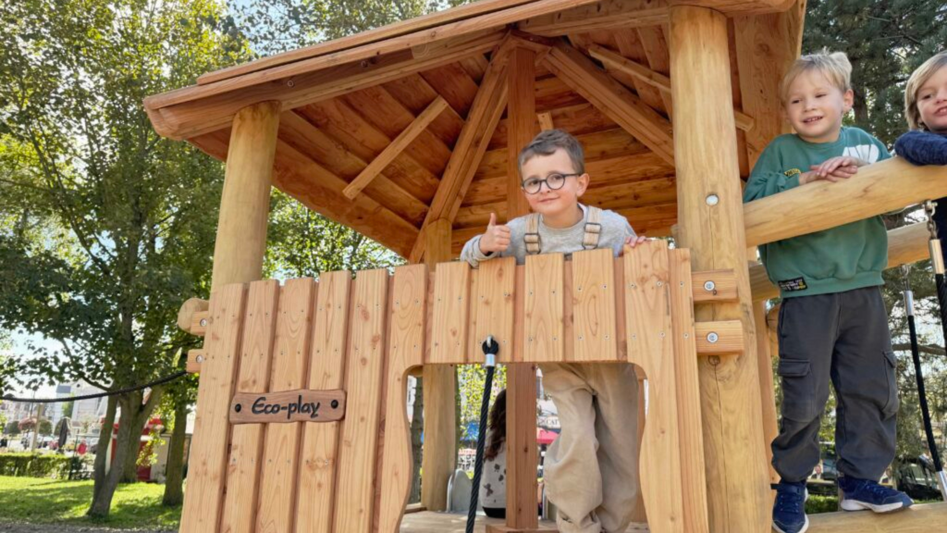 Robinia Mix-Ridderburcht balans met hoge glijbaan Robinia Mix-Ridderburcht balans met hoge glijbaan