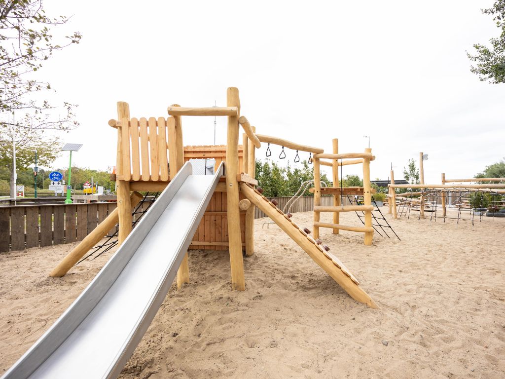 Robinia combi Tovertoren (8)