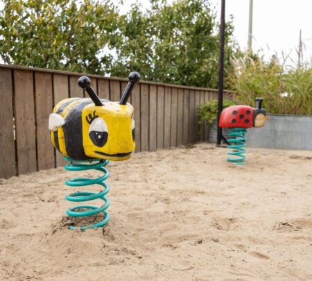 Robinia veerfiguur Bij