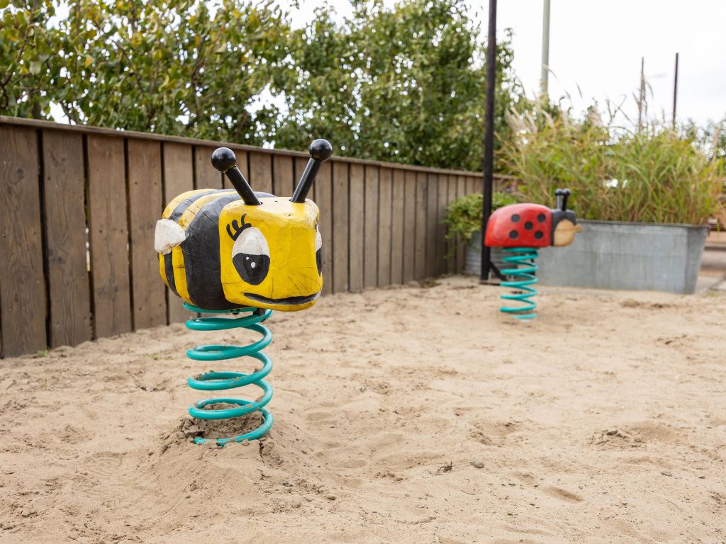 Robinia veerfiguur Bij