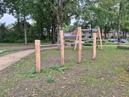 Robinia duikelrek 3-delig (1) Robinia duikelrek 3-delig (1)