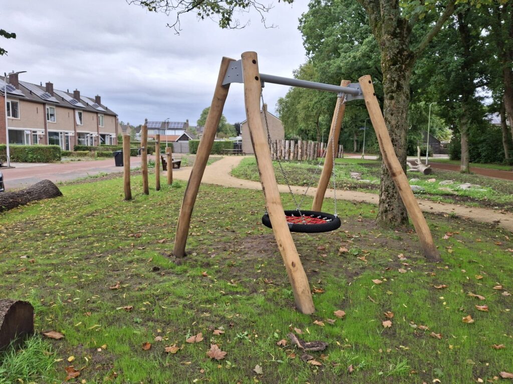 Robinia nestschommel