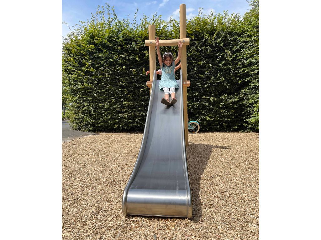 Hoge vrijstaande glijbaan (1)