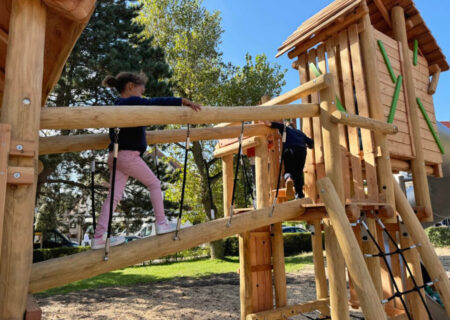 Robinia Maxi-Ridderburcht met kokerglijbaan Robinia Maxi-Ridderburcht met kokerglijbaan
