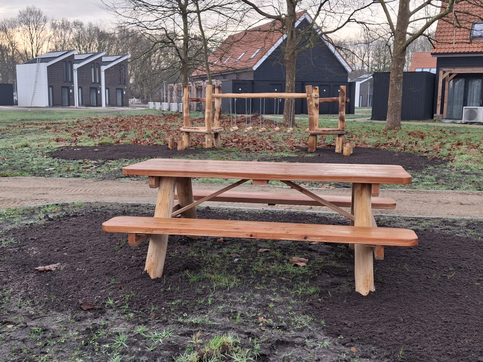 Robinia picknicktafel