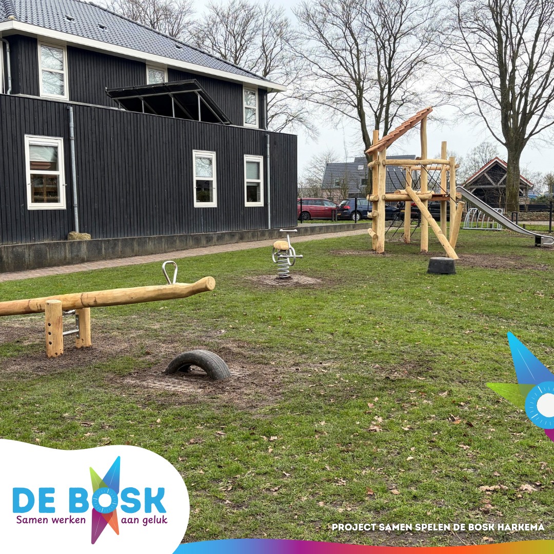 Robinia Veerfiguur in fietsuitvoering een Robinia wip en het Robinia keverbrugje met glijbaan