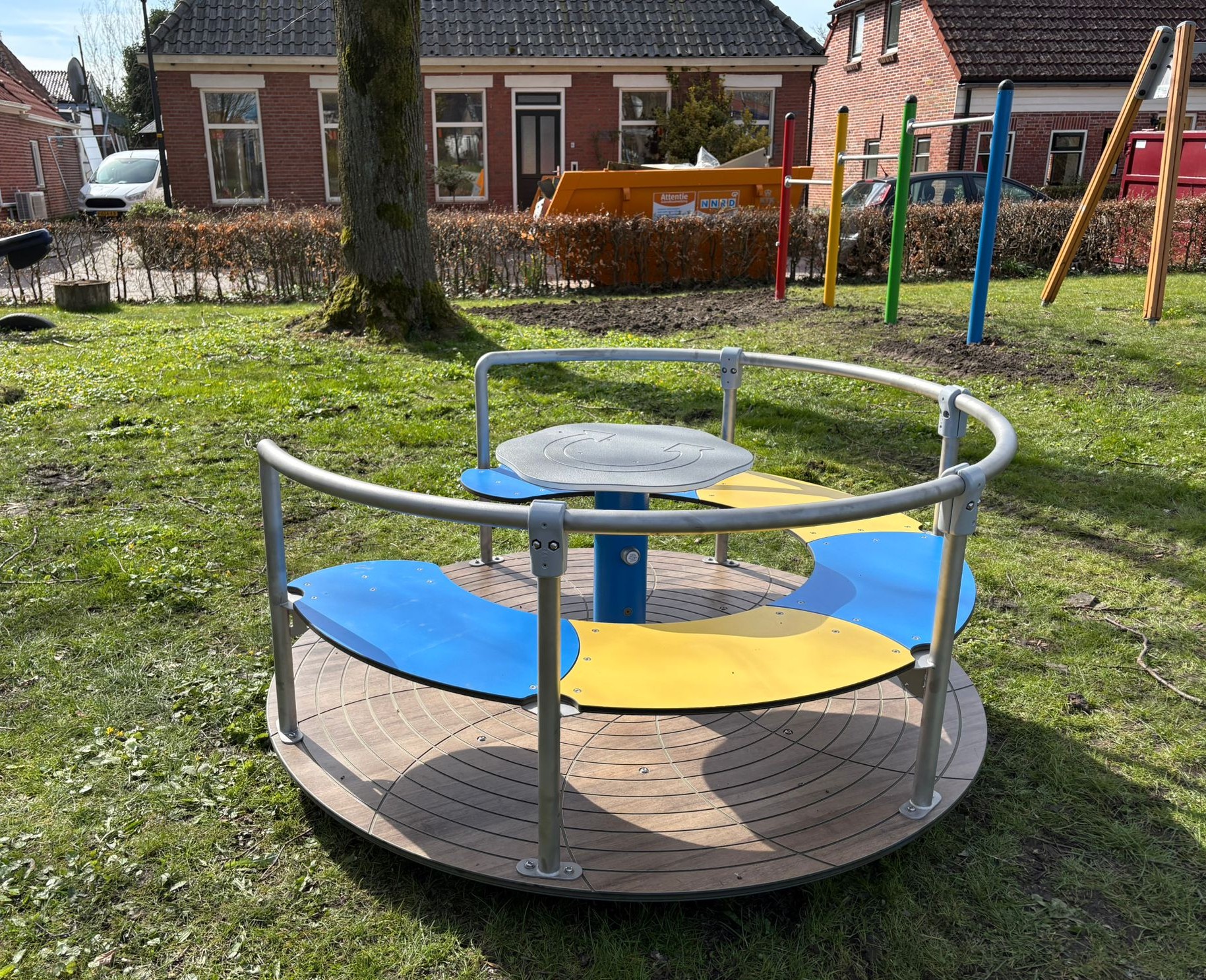 Draaimolen met bankje